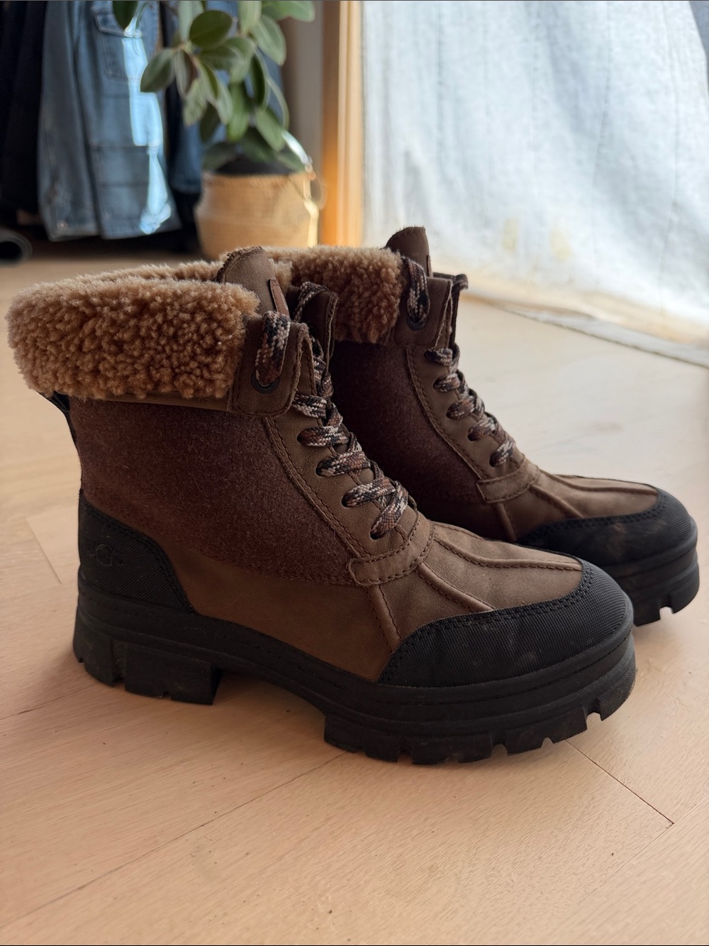 UGG